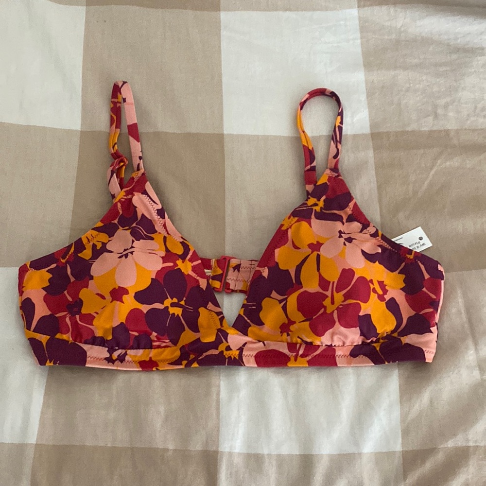 New in bag, never worn Amazon Essentials Bikini Top